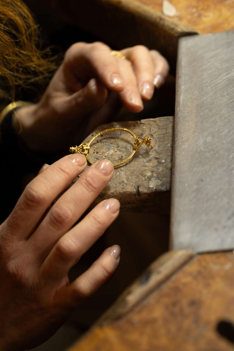 Les mains de l'artisan, expression de son savoir-faire