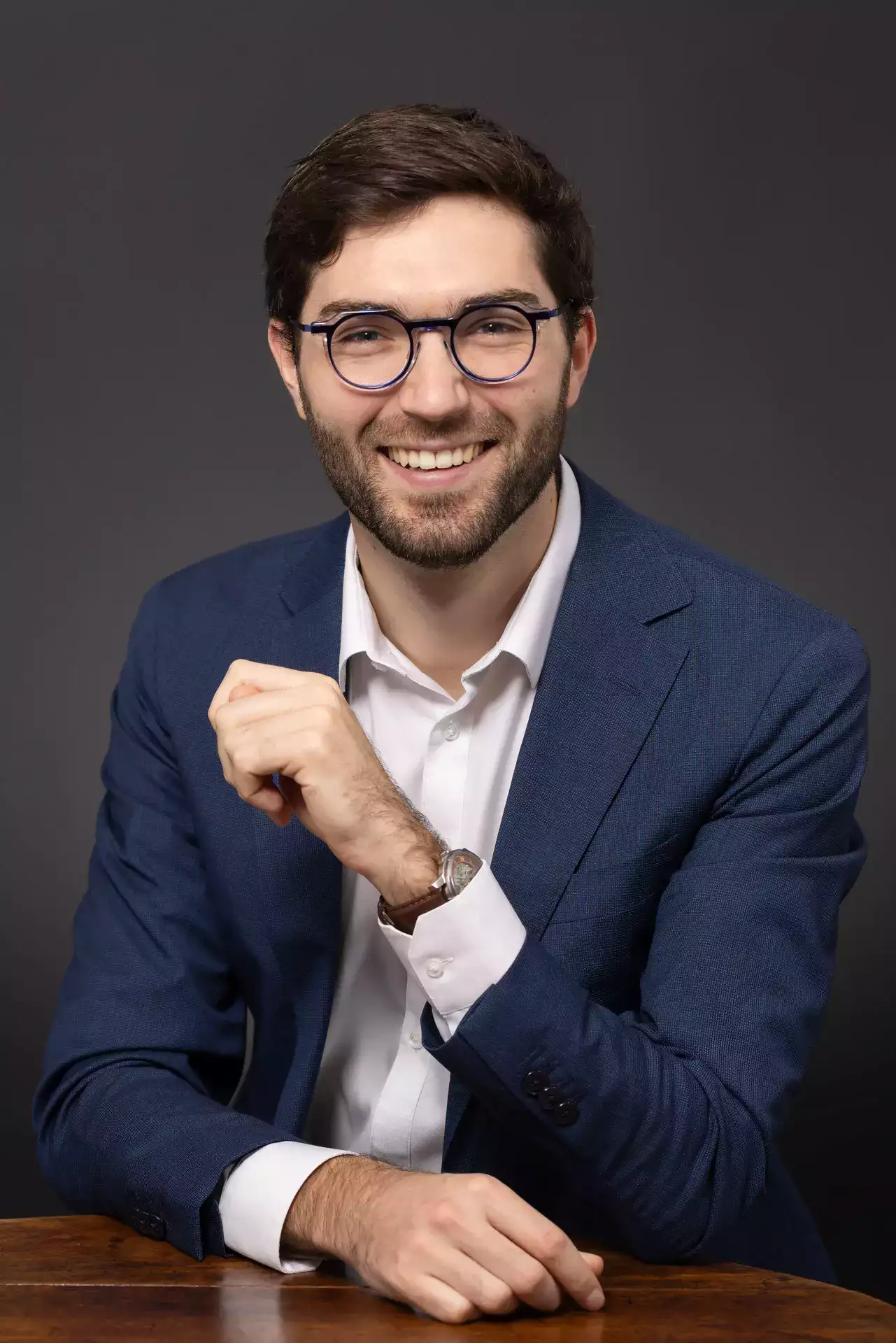 Portrait studio d'un ingénieur dans une entreprise industrielle