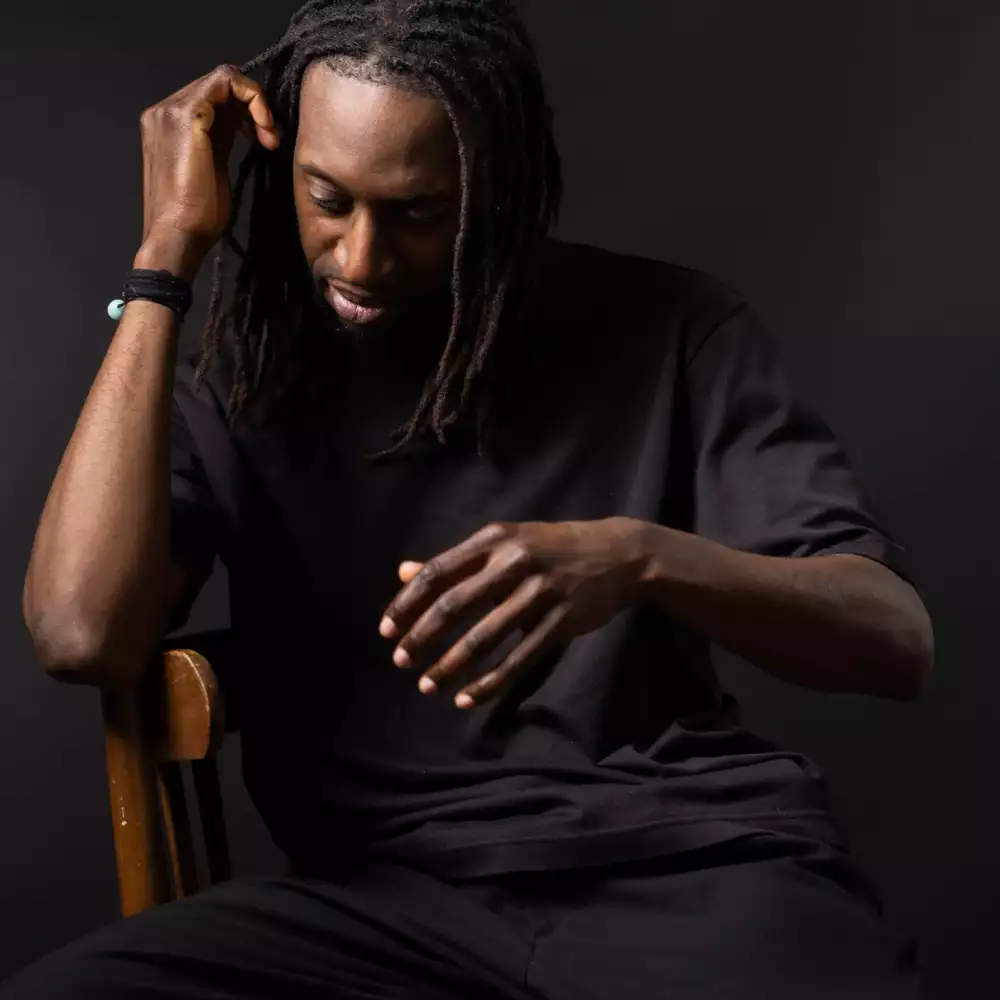 Photos studio à Paris pour portrait pro, LinkedIn, trombinoscope, Workday, book comédien, actrice, danseur, danseuse