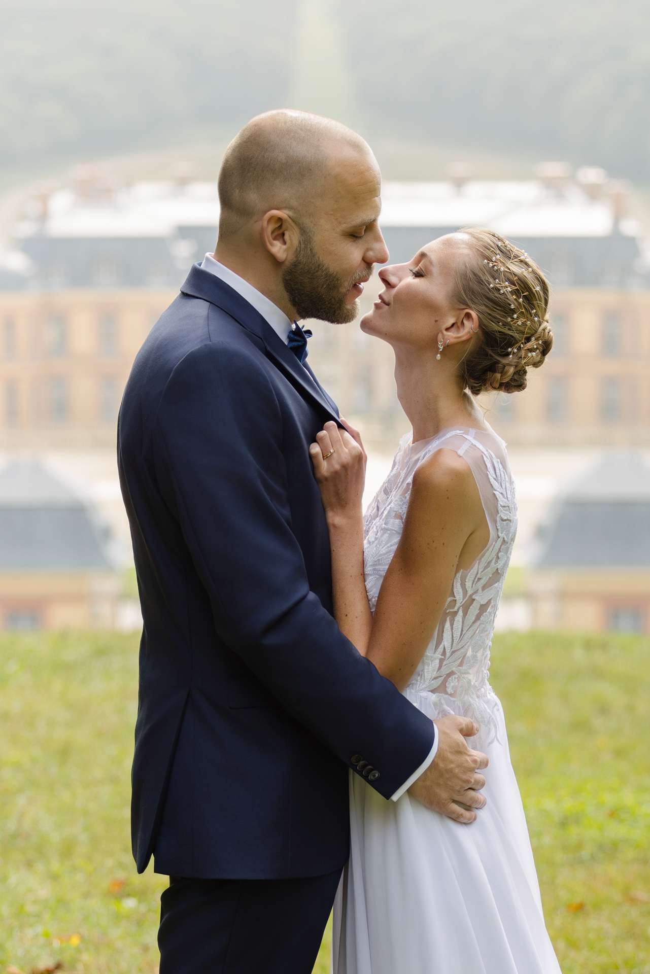 Le couple des mariés, ils se sont dits oui, on prend quelques instants pour une photo qui restera en mémoire.